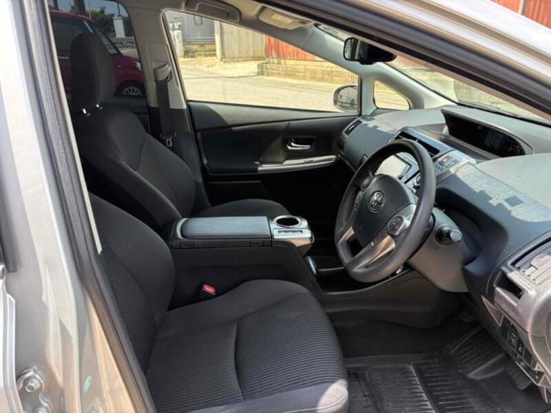 PRIUS ALPHA