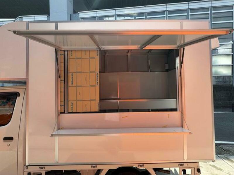 TOWNACE TRUCK