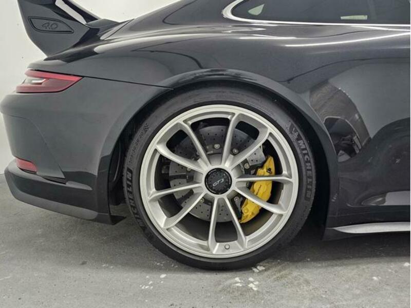 911
