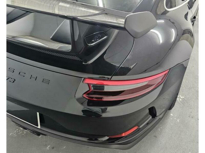 911