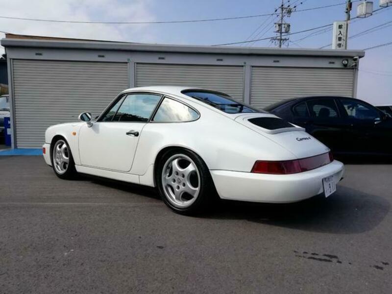 911