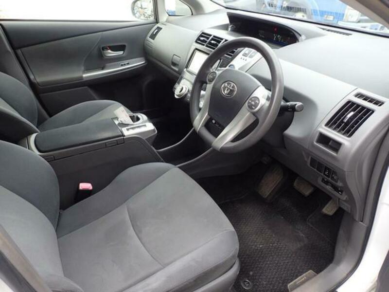 PRIUS ALPHA