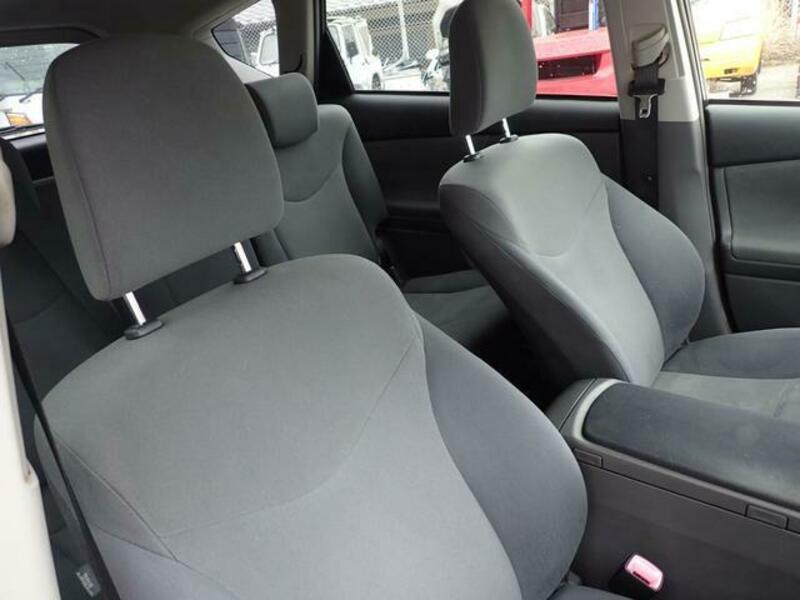 PRIUS ALPHA
