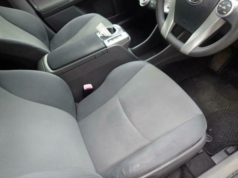 PRIUS ALPHA