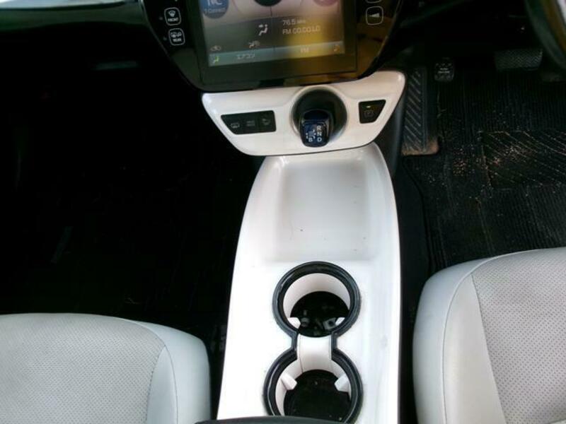PRIUS PHV