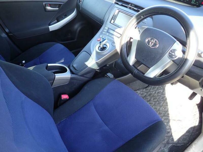 PRIUS PHV