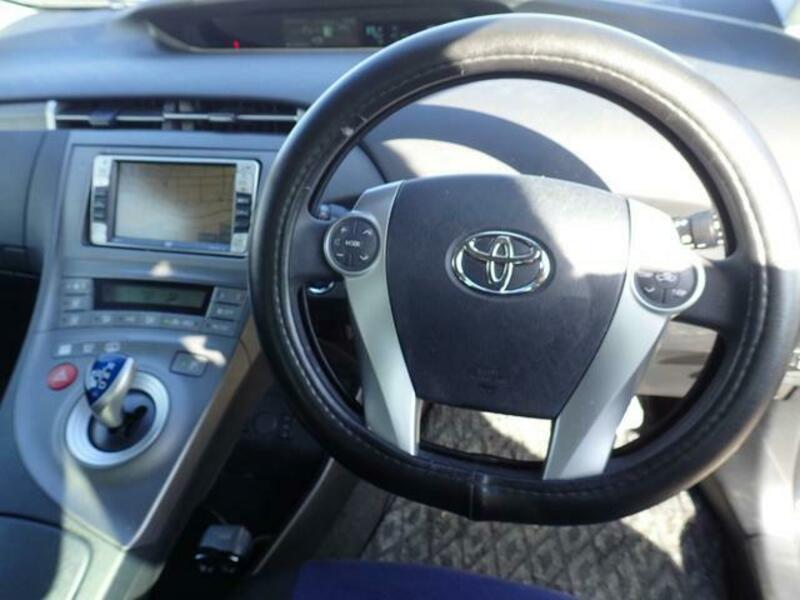 PRIUS PHV