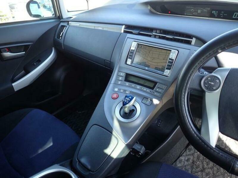 PRIUS PHV
