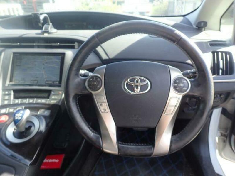 PRIUS PHV