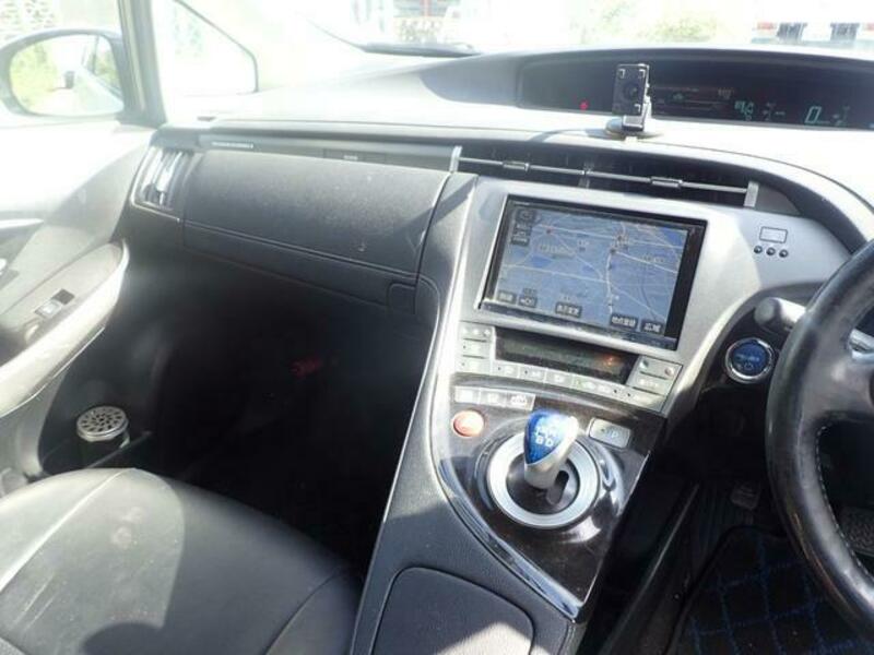 PRIUS PHV
