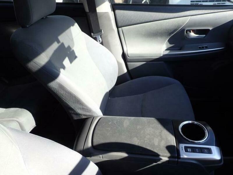 PRIUS ALPHA