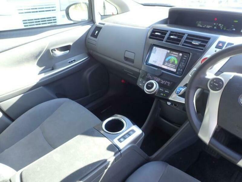 PRIUS ALPHA