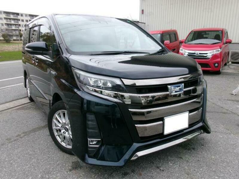 TOYOTA NOAH
