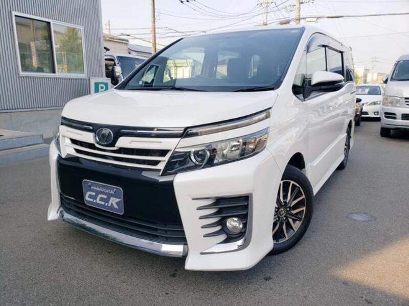 TOYOTA VOXY