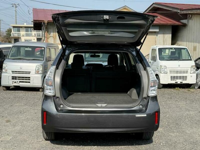 PRIUS ALPHA