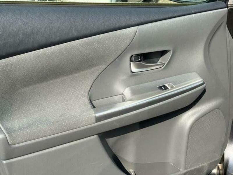 PRIUS ALPHA