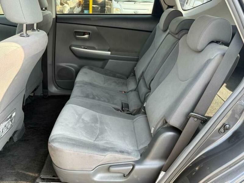 PRIUS ALPHA