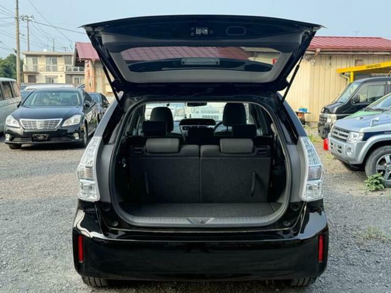 PRIUS ALPHA