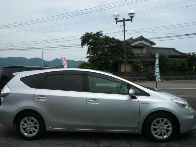 PRIUS ALPHA