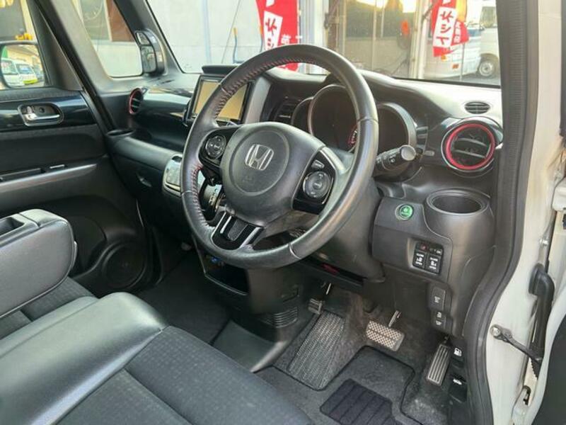 N BOX CUSTOM