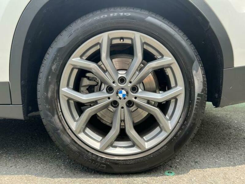 X3