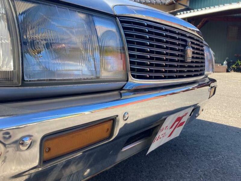 CROWN VAN