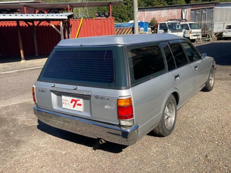 CROWN VAN