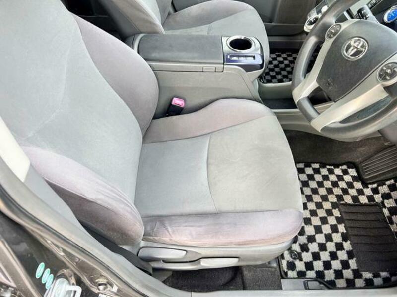 PRIUS ALPHA