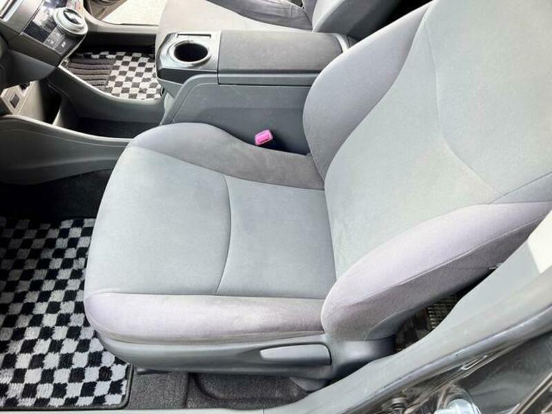 PRIUS ALPHA