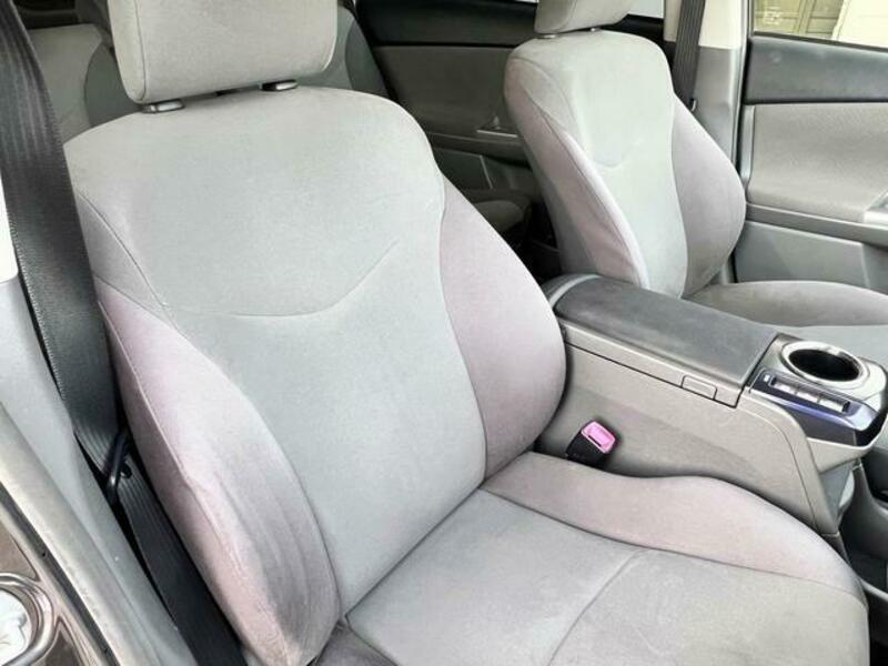 PRIUS ALPHA