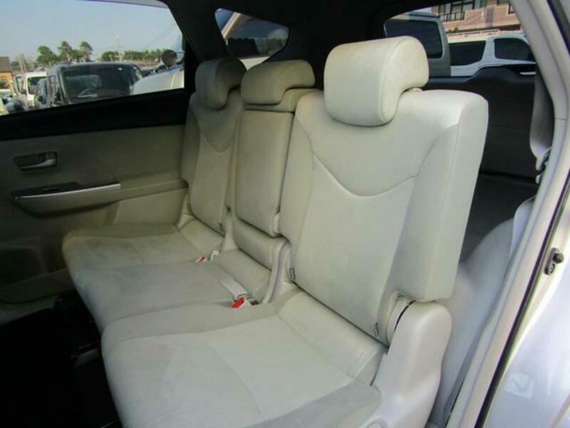 PRIUS ALPHA
