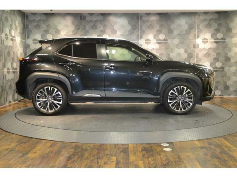 YARIS CROSS