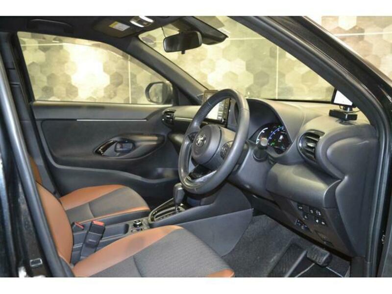 YARIS CROSS