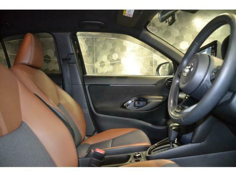 YARIS CROSS