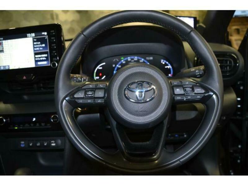 YARIS CROSS