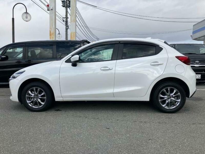 MAZDA2