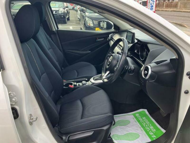 MAZDA2