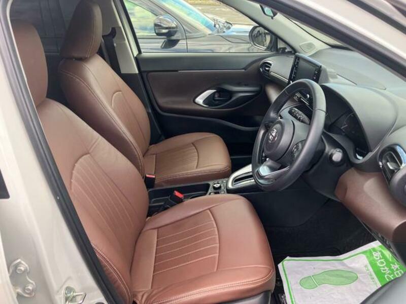 YARIS CROSS