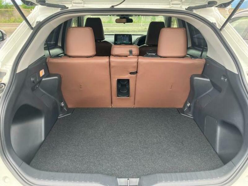 YARIS CROSS