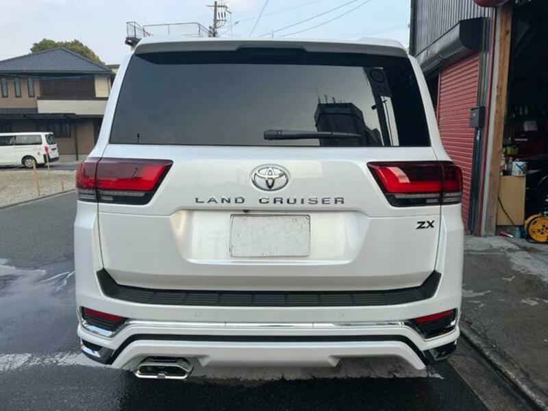 LAND CRUISER