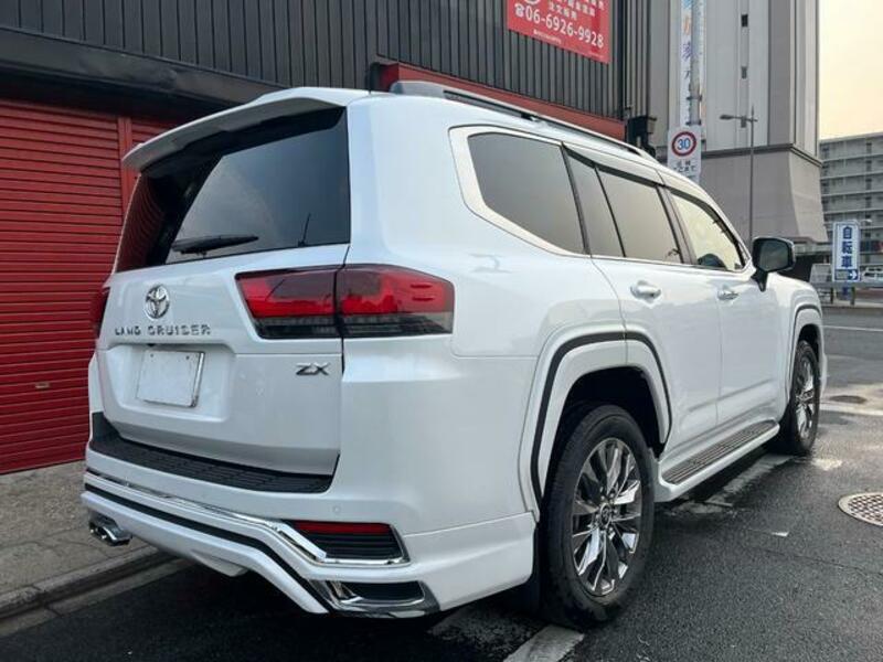 LAND CRUISER