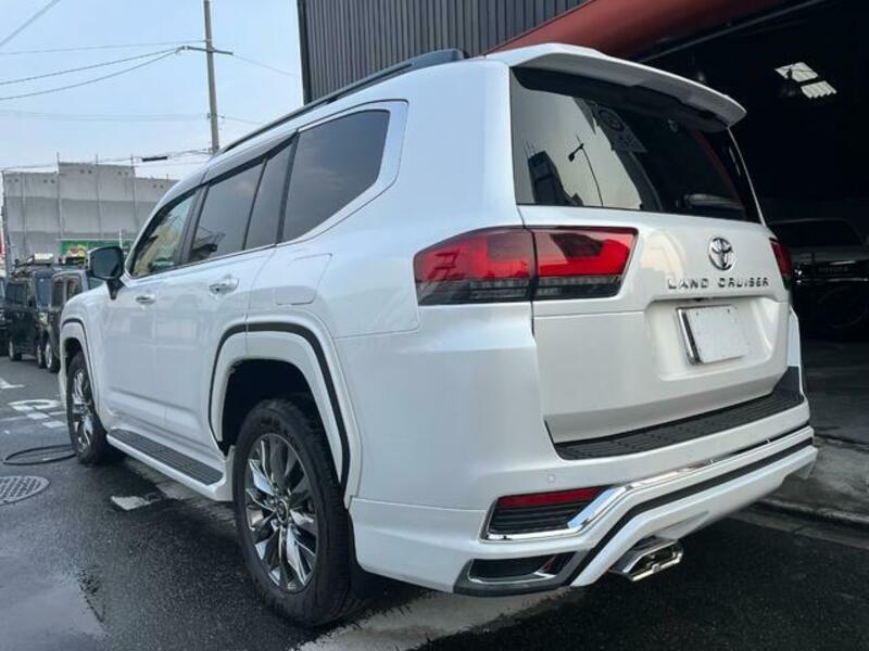 LAND CRUISER