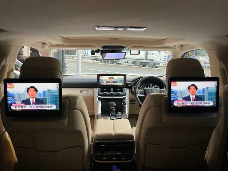 LAND CRUISER