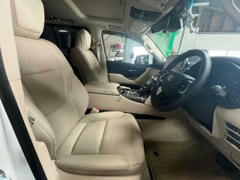 LAND CRUISER