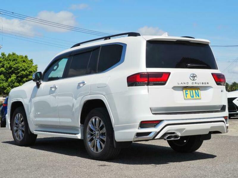 LAND CRUISER