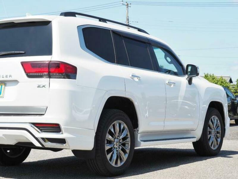 LAND CRUISER