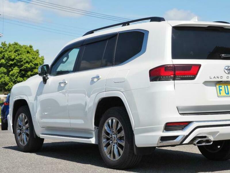 LAND CRUISER