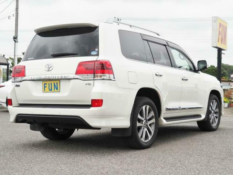 LAND CRUISER