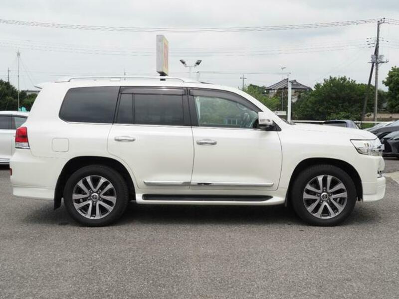 LAND CRUISER