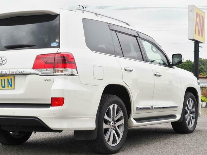 LAND CRUISER
